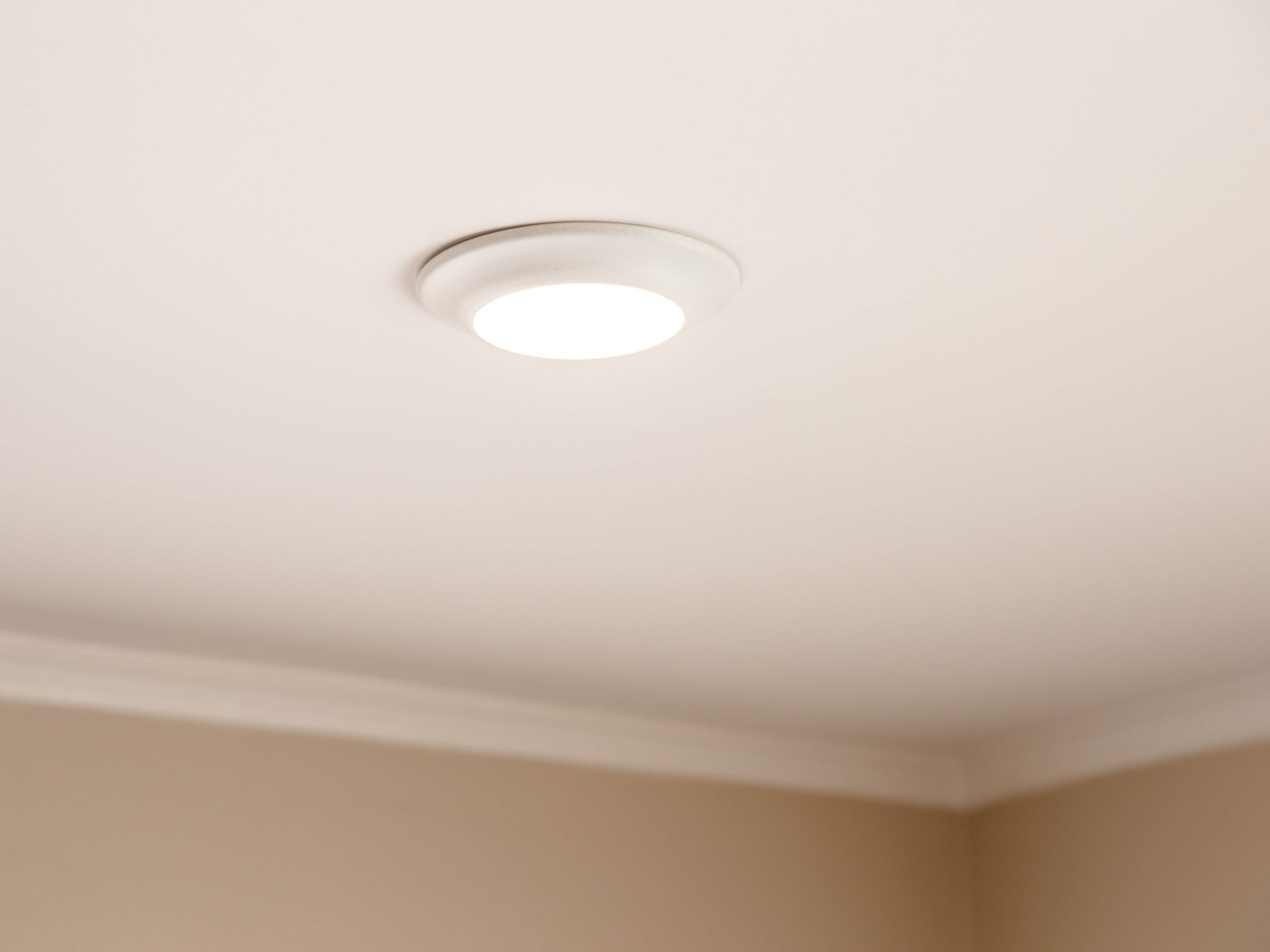 How To Choose Recessed Lighting For Office   Decorated Office